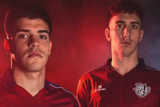 La nueva camiseta de San Lorenzo: borravino, homenaje a Los Forzosos de Almagro y estreno ante Unión