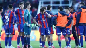 Hartazgo total en San Lorenzo: silbidos, cánticos y bronca contra todos tras perder el clásico
