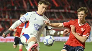 Rodrigo Auzmendi en el partido de San Lorenzo contra Independiente
