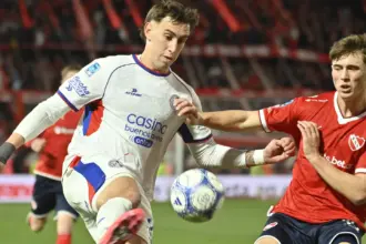 Rodrigo Auzmendi en el partido de San Lorenzo contra Independiente