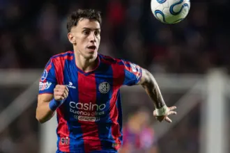 Rodrigo Auzmendi en un partido de San Lorenzo