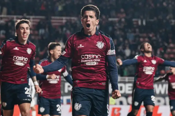 Alexis Cuello en el partido de San Lorenzo contra Talleres
