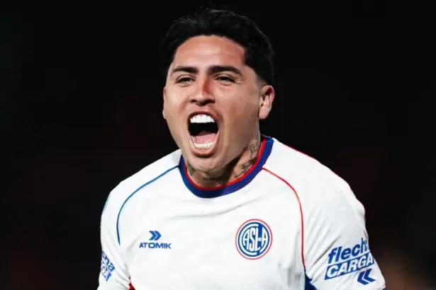Facundo Farías en el partido de San Lorenzo contra Independiente