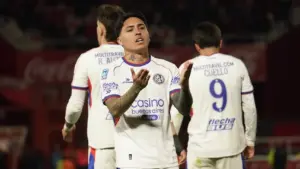 Facundo Farías en el partido de San Lorenzo contra Independiente
