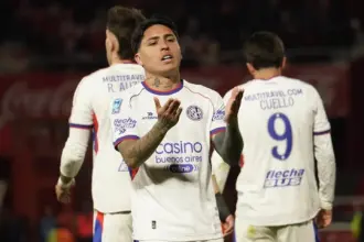 Facundo Farías en el partido de San Lorenzo contra Independiente
