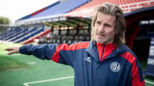 Vuelve la línea de 5: el cambio táctico de Insua para su debut en San Lorenzo