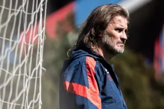 insua mirando nuevo gasometro entrenamiento