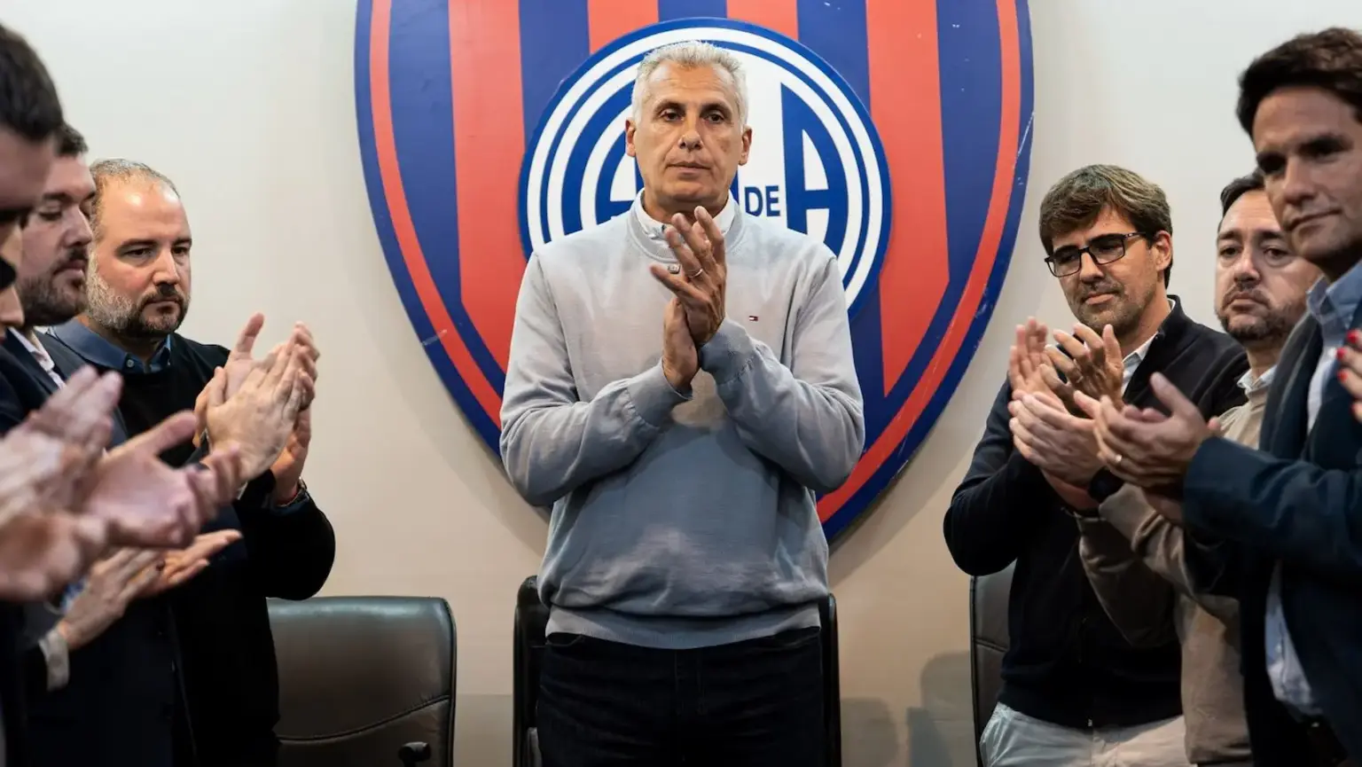 Insúa sí, Insúa no: la fuerte discusión interna que frena la elección del nuevo técnico de San Lorenzo 1 Insúa sí, Insúa no: la fuerte discusión interna que frena la elección del nuevo técnico de San Lorenzo