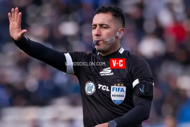 Luis Lobo Medina, el árbitro del partido de San Lorenzo
