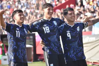 Uriel Ojeda en el festejo de la Selección Argentina por la victoria contra Uruguay