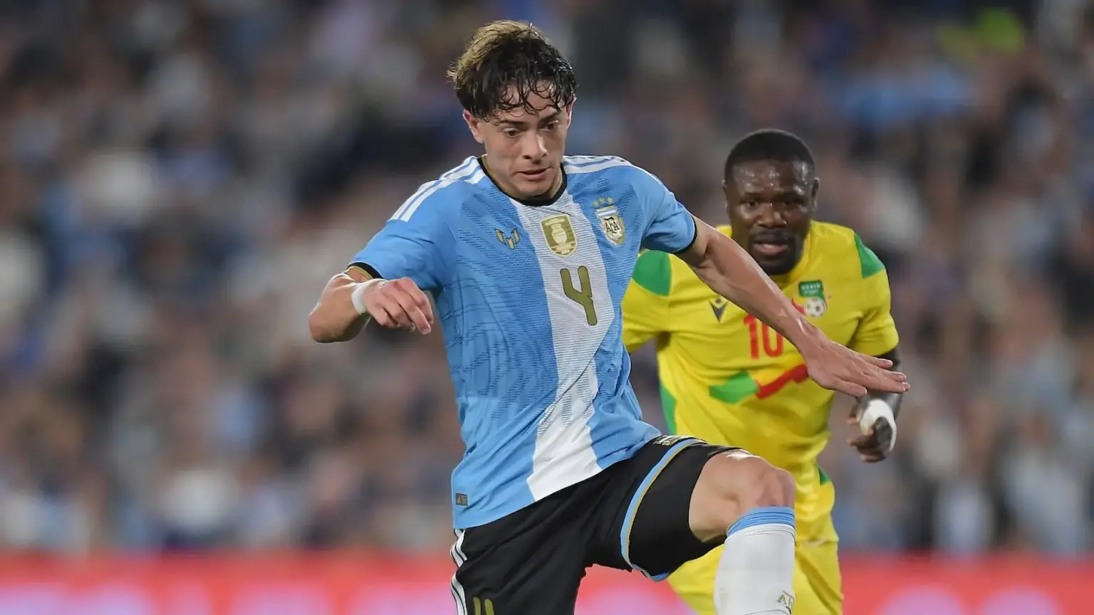 Giay se afirma en la Selección: otra vez titular y protagonista en la despedida de Messi 1 agustin giay argentina benin