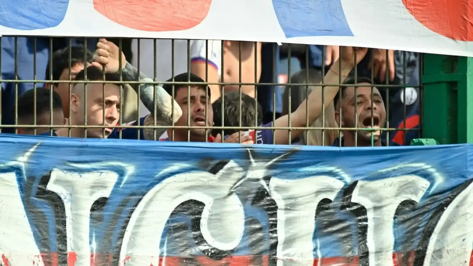 “Que se vayan todos”: la bronca de los hinchas de San Lorenzo contra la dirigencia 1 clima caliente san lorenzo defensa justicia