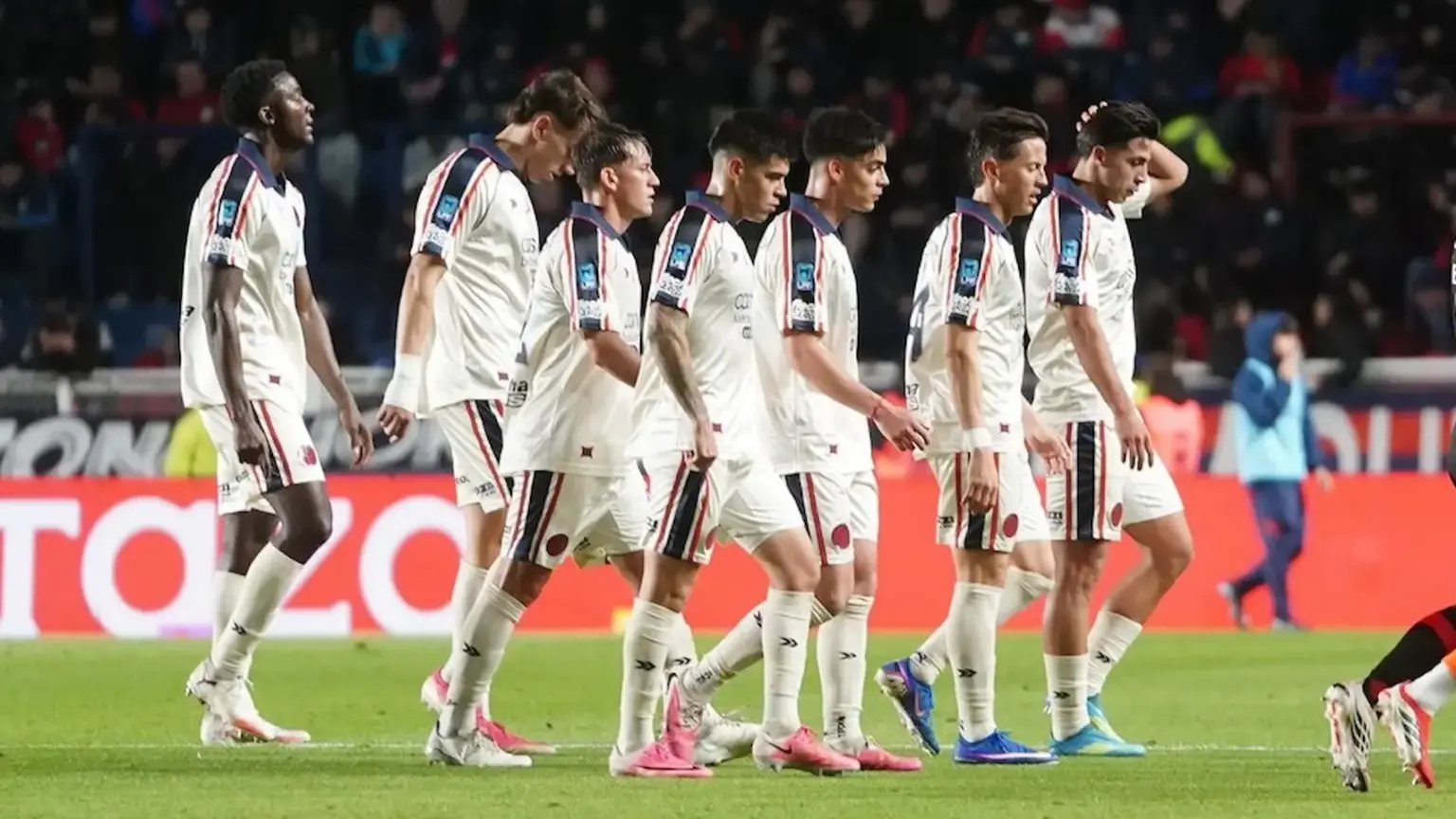 Así quedó San Lorenzo tras el cierre de la fecha 14: cómo está la pelea por los playoffs 1 Así quedó San Lorenzo tras el cierre de la fecha 14: cómo está la pelea por los playoffs