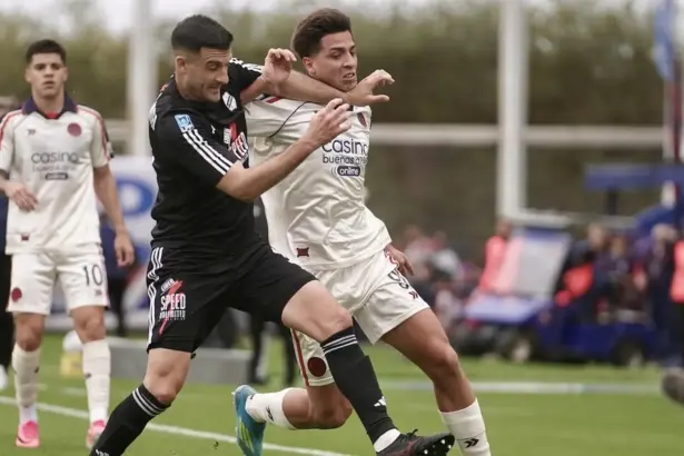 Alexis Cuello llegó a las cinco amarillas y no podrá jugar contra Estudiantes