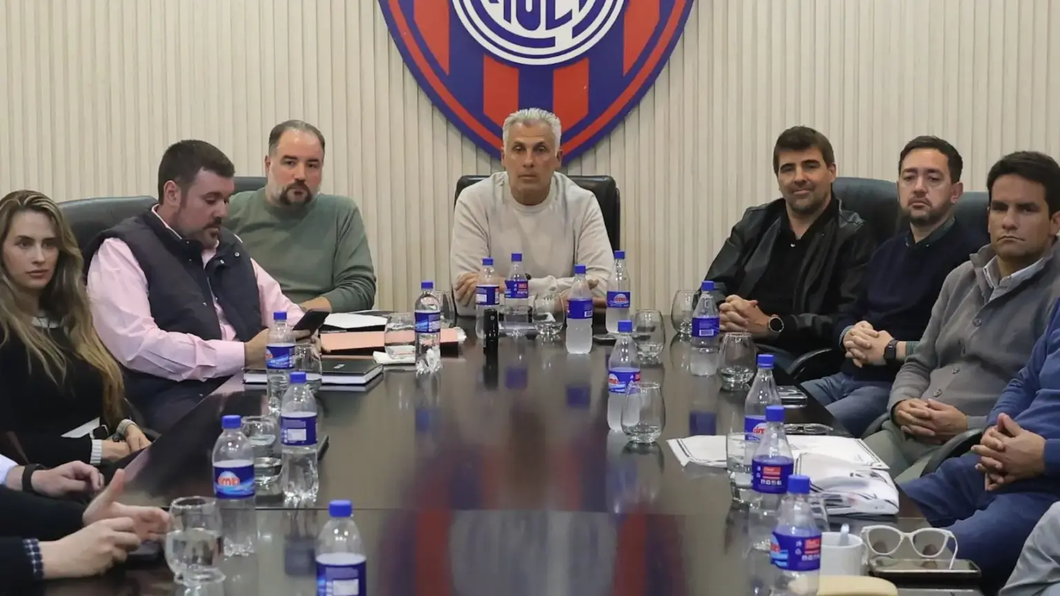 La reunión de San Lorenzo a puertas cerradas: del préstamo de Campos al fútbol profesional 1 reunion de comision directiva de san lorenzo informes de altas de contratos y devolucion de mutuo juan manuel campos