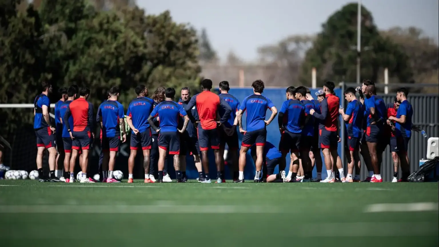 Deuda con el plantel de San Lorenzo: cumbre dirigentes-jugadores y promesa de pago